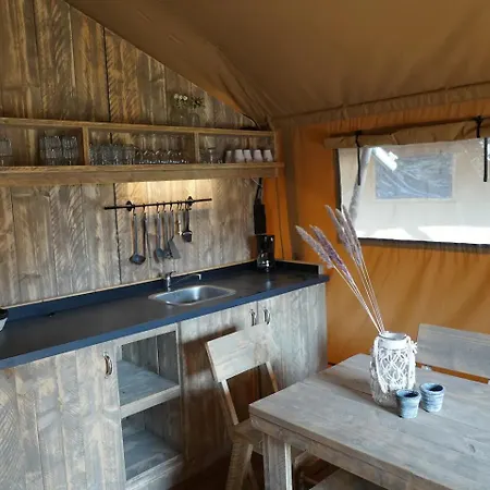 Stoere Safaritent Voor 7 Personen Met Prive Sanitair Sleepy *