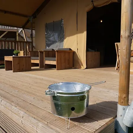 Stoere Safaritent Voor 7 Personen Met Prive Sanitair Sleepy Luxussátor Behelp