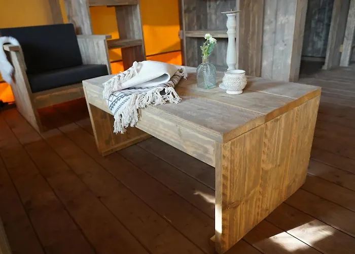 Glamping Stoere Safaritent Voor 7 Personen Met Privé Sanitair Sleepy