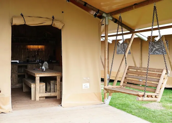 Glamping Stoere Safaritent Voor 7 Personen Met Privé Sanitair Sleepy Behelp