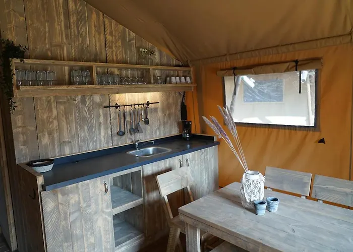 Stoere Safaritent Voor 7 Personen Met Privé Sanitair Sleepy *