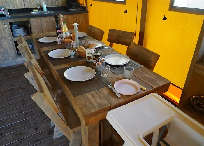 Stoere Safaritent Voor 7 Personen Met Privé Sanitair Sleepy Behelp