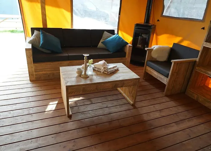 Stoere Safaritent Voor 7 Personen Met Privé Sanitair Sleepy *