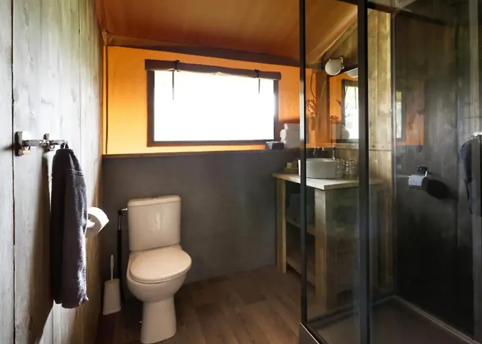 Stoere Safaritent Voor 7 Personen Met Privé Sanitair Sleepy Glamping