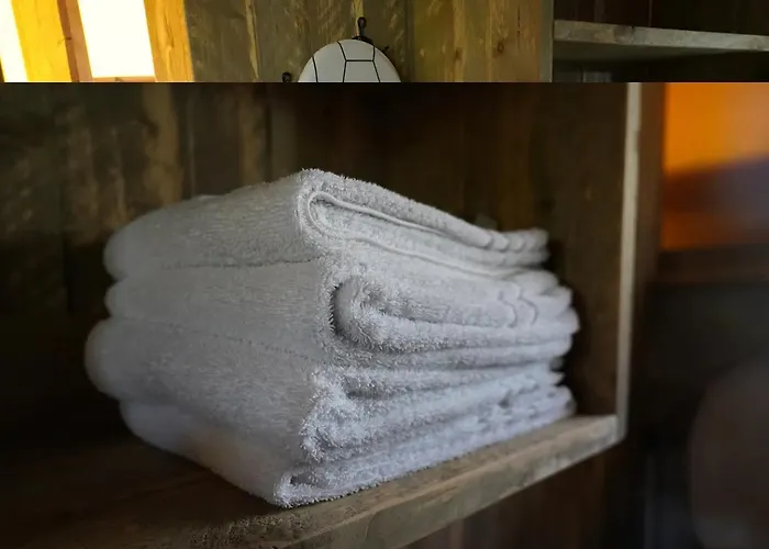 Lüks kamp alanı Stoere Safaritent Voor 7 Personen Met Prive Sanitair Sleepy *