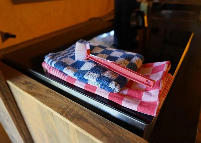 Lüks kamp alanı Stoere Safaritent Voor 7 Personen Met Prive Sanitair Sleepy *