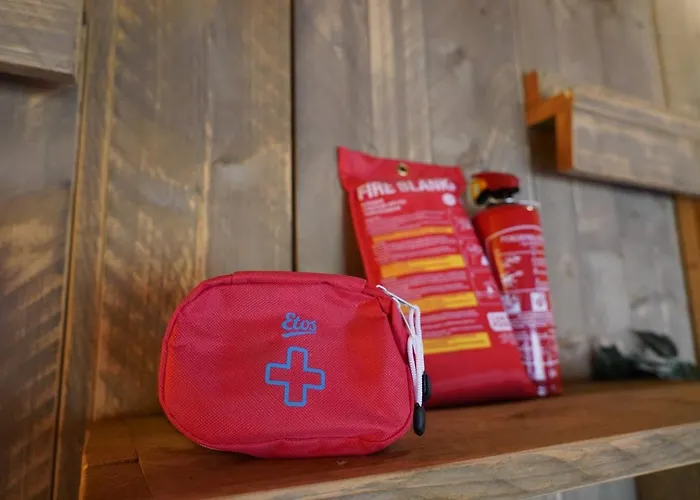 Lüks kamp alanı Stoere Safaritent Voor 7 Personen Met Prive Sanitair Sleepy Behelp