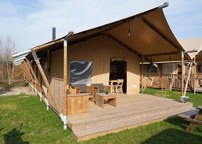 Stoere Safaritent Voor 7 Personen Met Prive Sanitair Sleepy Lüks kamp alanı Behelp